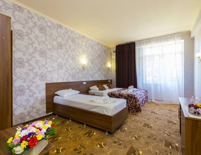 3-местный номер делюкс (с балконом) - Отель «Лазурь Абхазия» Гячрыпш